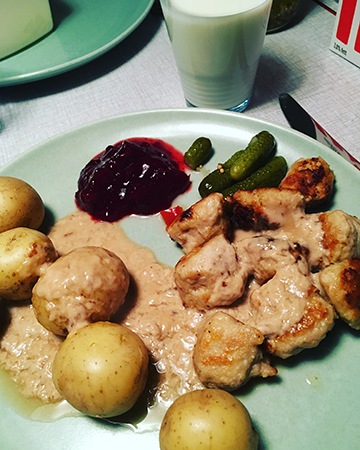 Kycklingköttbullar med tillbehör