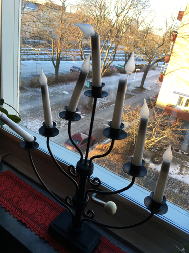 Adventsljusstake med sneda ljus