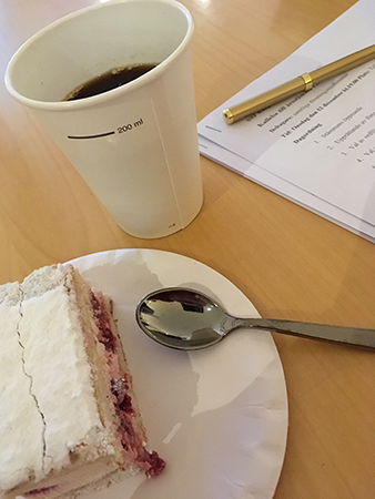 Kaffe och kaka på årsstämman