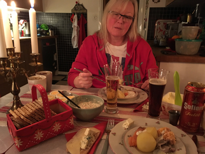 Anna äter annandagsmiddag 1