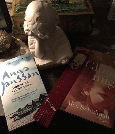 Böckerna Döden är alltid sann och Glöm mig