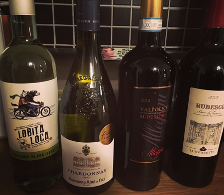 Fyra flaskor vin Fyra flaskor vin