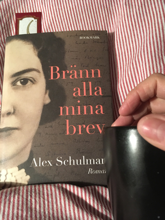 Boken Bränn alla mina brev och kaffe på sängen