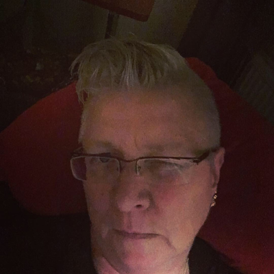 Jag halvsover i bästefåtöljen