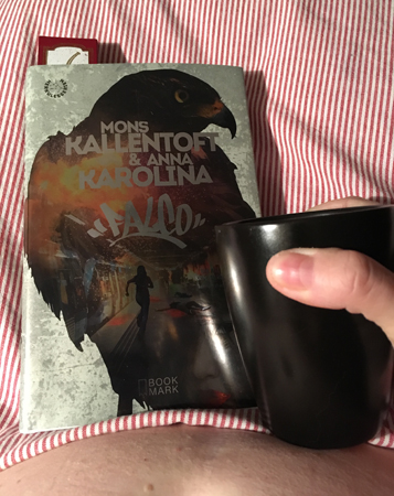 Boken Falco och kaffe på sängen mage Boken Falco och kaffe på sängen mage