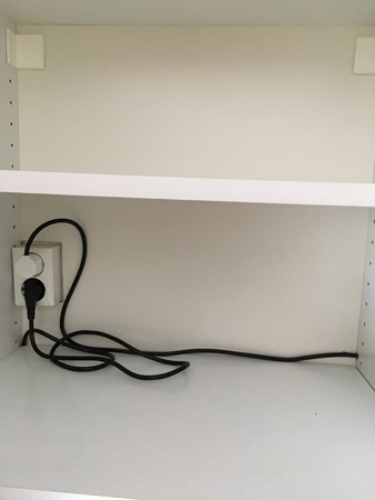 Tomt skåp över micron