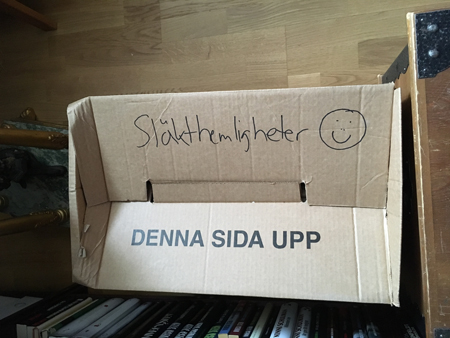 Låda Släkthemligheter att gå igenom