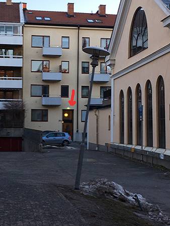 Port till farmors och farfars bostad i Uppsala på 1960talet