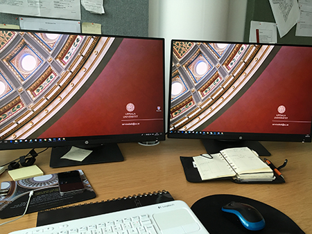 Två skärmar Två skärmar