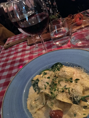Ravioli med ost och vitt vin