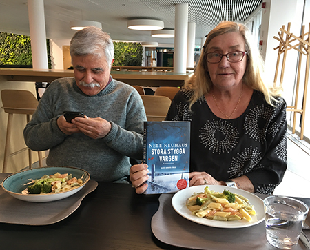 Béchir och Ewa lunchar i Segerstedthuset