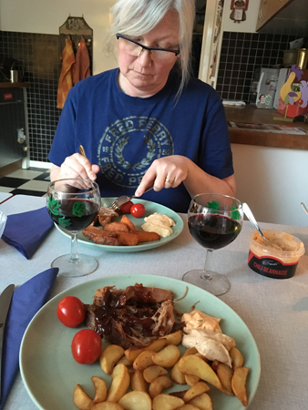 Anna äter pulled turkey