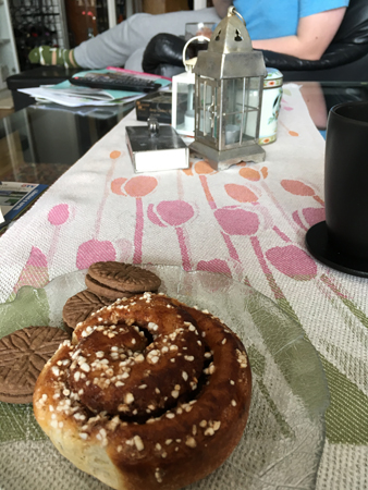 Lördagsfika med bulle och ballerinakex