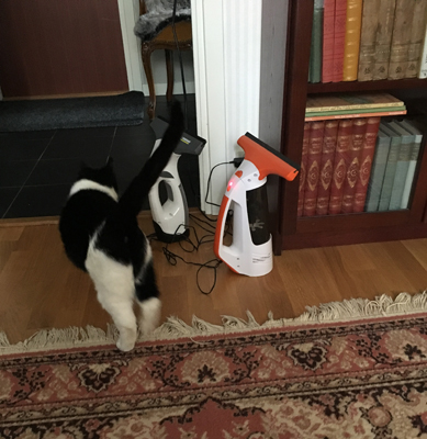 Mini och fönsterputsarmaskiner på laddning