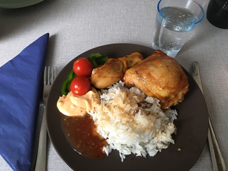 Kyckling med ris sås och tomater