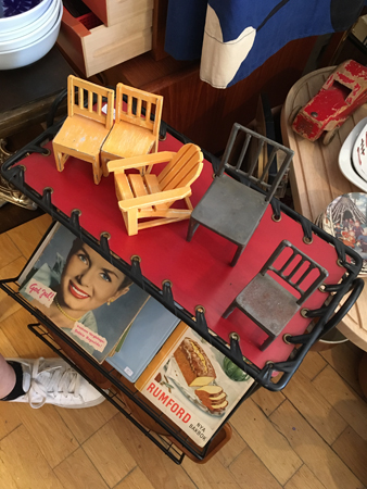 Möbler hos Uppsala antik och vintage