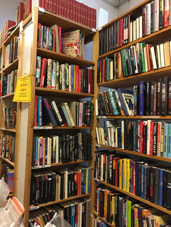 Antikvariat Alfa bokhyllor