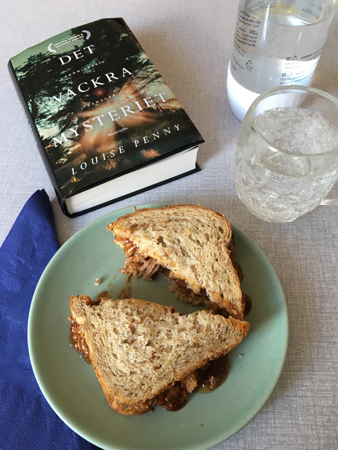 Vatten och bröd och bok till söndagslunch