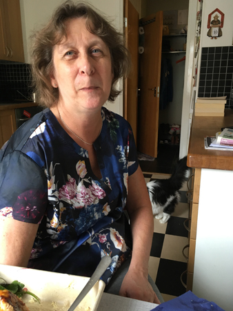 FEM äter lunch i köket FEM äter lunch i köket