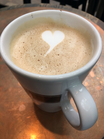 Kaffe latte med hjärta Kaffe latte med hjärta