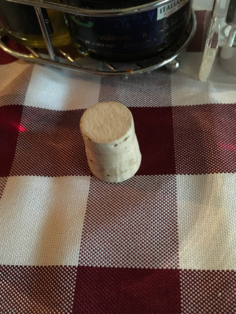 Korken från FEMs vattenflaska