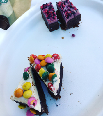 Delade färgglada brownies