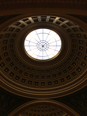 Taket i Universitetshuset med fokus på taket ej fönster