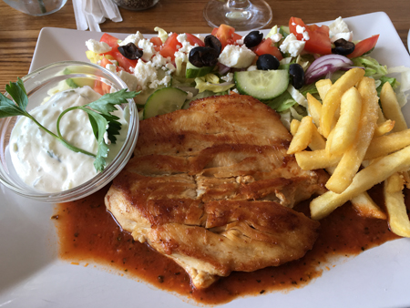 Kyckling pommes tzatziki och grönsaker Olandsbaren 2019