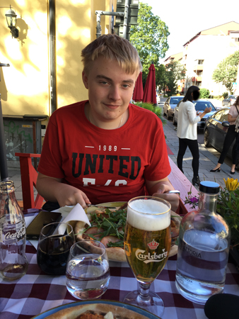 E på Trattoria Alessandros uteservering