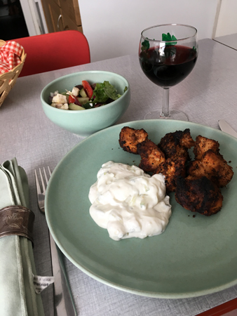 Kolgrillad kyckling tzatziki och grönsaker