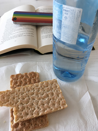 Vatten och bröd och bok