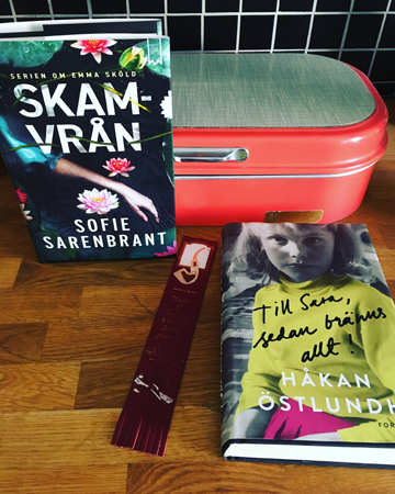 Böckerna Skamvrån och Till Sara sedan bränns allt