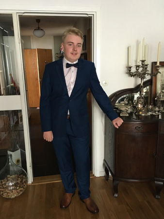 Elias i kostym 4 juni 2019