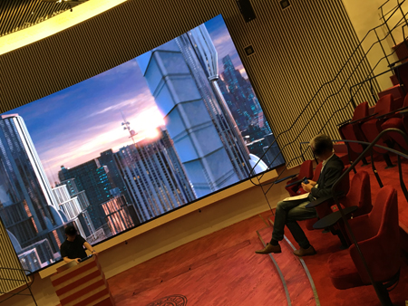 Filmvisning inne i Humanistiska teatern