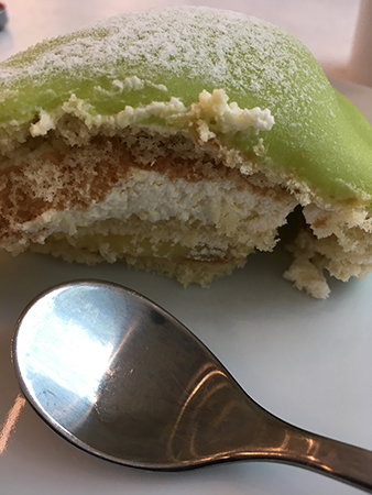 Prinsesstårtbit och sked