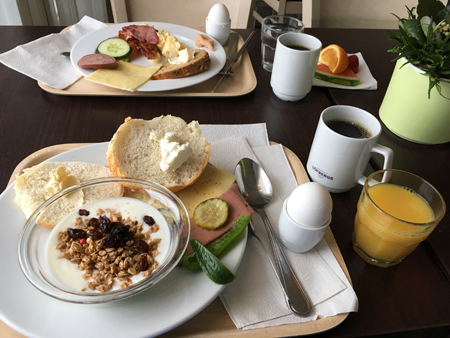 Hotellfrukost