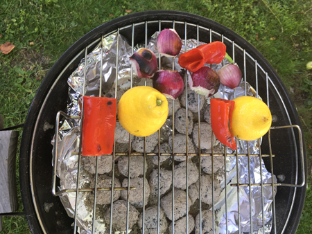 Färggrann grillning citron paprika rödlök
