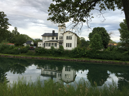Ett hus vid kanalen