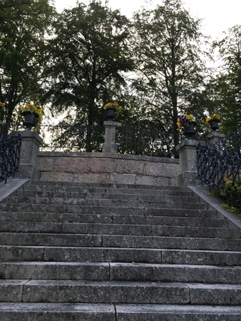 Trappan upp till Platens grav