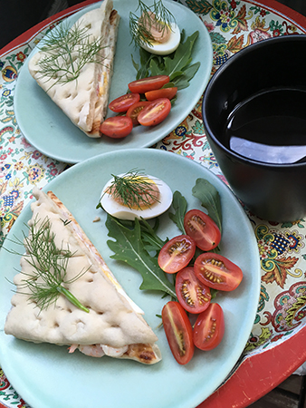 Kvällsmat mackor och grönsaker