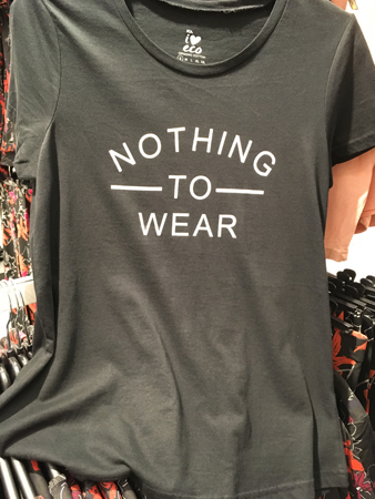 Tischa med texten Nothing to wear