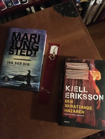 Böckerna Jag ser dig och Den skrattande hazaren