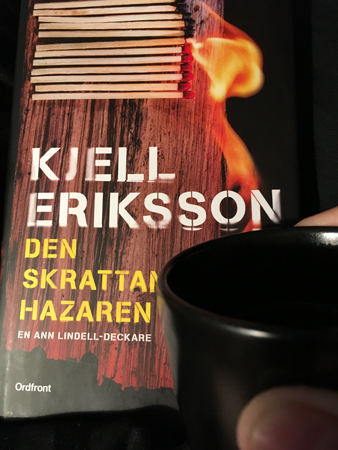 Kjell Erikssons bok Den skrattande hazaren och kaffe på sängen