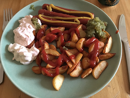 Korv och potatisklyftor