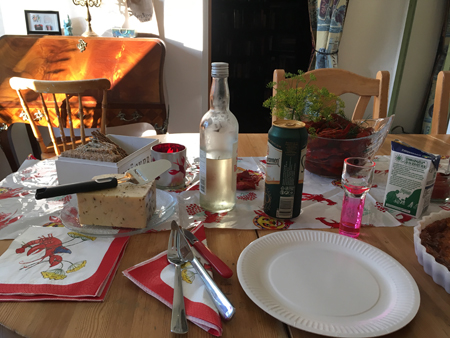 Uppdukat för kräftskiva