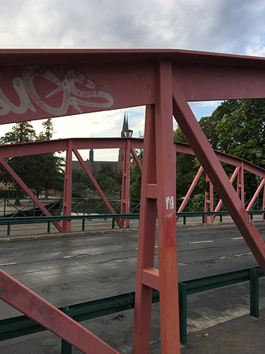 Domkyrkan skymtar från Haglunds bro