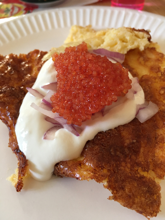 Västerbottenpaj med rom gräddfil och rödlök