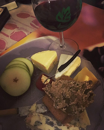 Ost fröknäcke kex päron och vin