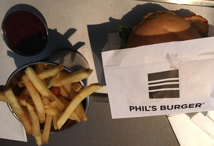 Phils halloumiburgare bbq dip och strips