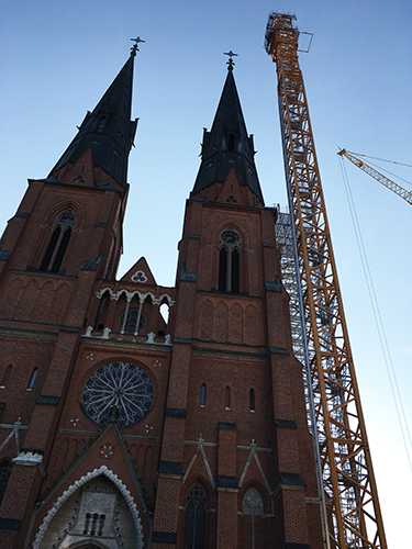 Domkyrkotornen och kran sedda från Gustavianum